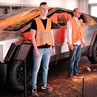 "Los ricos nos conducen en blindados hacia el desastre". Los activistas climáticos tienen un nuevo archienemigo que no nos esperábamos: la Tesla Cybertruck