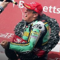 John McGuinness vuelve por todo lo alto a la competición venciendo en la Senior Classic TT