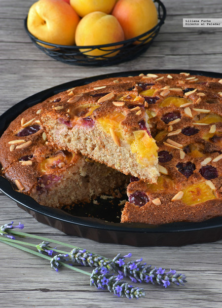 Cake de albaricoques y cerezas al aroma de lavanda: dulce receta con fruta de temporada