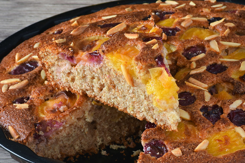 Cake de albaricoques y cerezas al aroma de lavanda: dulce receta con fruta de temporada