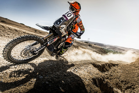 Laia Sanz sigue haciendo historia en el Rally de Marruecos con un tercer puesto