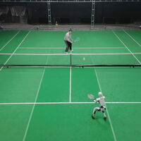 Llevamos años conviviendo con robots que nos ganan al ajedrez. Ahora ya tenemos a robots que nos ganan al tenis