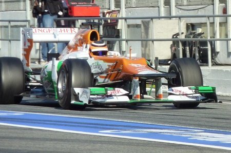 Nico Hulkenberg mantiene el sorprendente mejor tiempo en el segundo día de pruebas en Barcelona