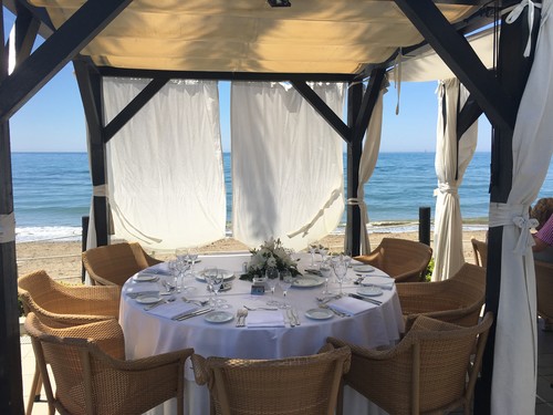 Un día de lujo y playa en el Club La Cabane de Marbella