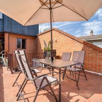 Presumir de terraza con los amigos es fácil. Así puede parecer que estrenas sillas y mesas cada verano