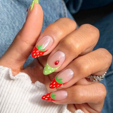 Uñas de fresa: nueve diseños delicados, femeninos y elegantes que capturarán todas las miradas 