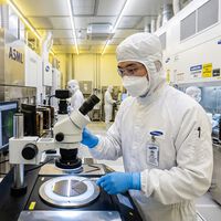 TSMC y SK Hynix le están complicando la vida a Samsung, así que ya tiene lista una "bomba": su fotolitografía de 1 nm
