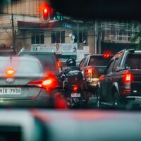 Italia crea un paraíso motero: obligará por ley a que los coches dejen paso a las motos en los atascos, y si no, multazo 