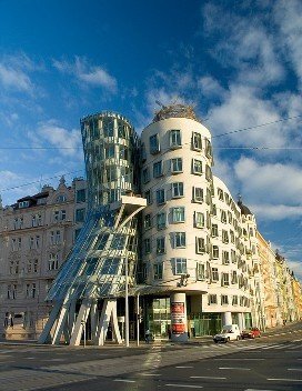 El Dancing Building festeja su primera década