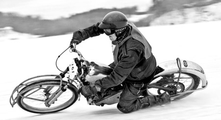 ¡El noruego de 96 años que hace Speedway y Motorpasión Moto os desean Feliz 2016!