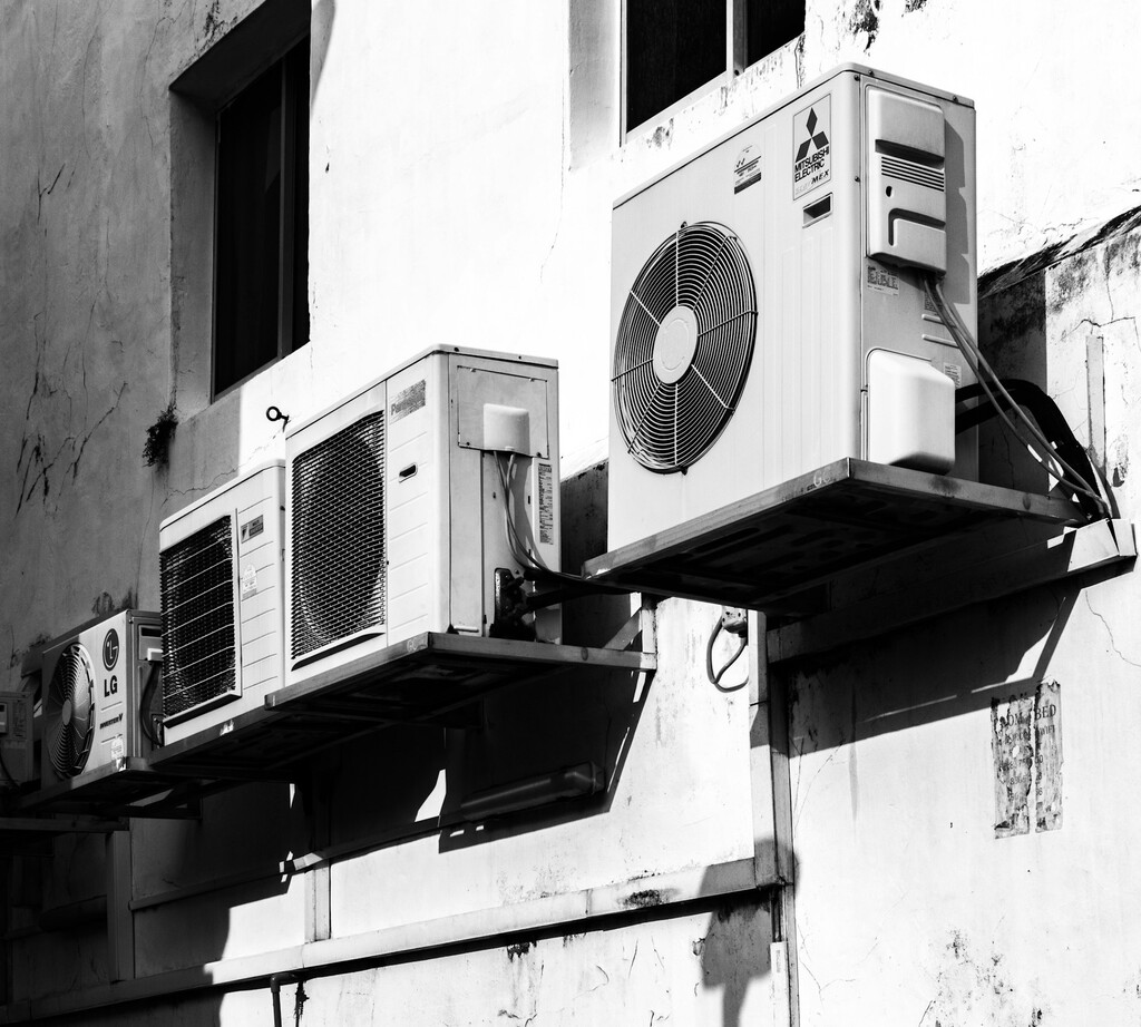 La mejor y peor hora en junio para encender el aire acondicionado si quieres ahorrar en la factura de la luz