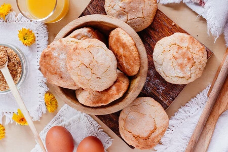 Polvorones de avellana y azahar. Receta de repostería casera fácil