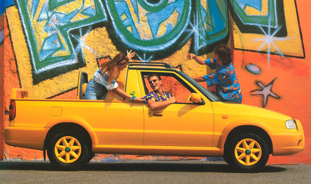 Škoda Felicia FUN, la pick-up noventera que pasaba de dos a cuatro plazas casi por arte de magia
