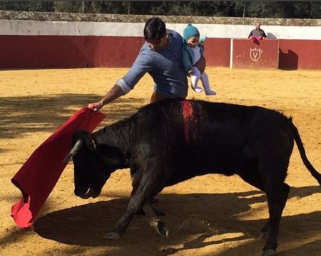 Fran Rivera también se lleva la niña al trabajo y se lía parda