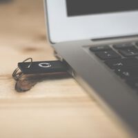 Tiene 7.000 Bitcoin en un USB encriptado, una empresa de seguridad se ofrece a desbloquearlo y el propietario rechaza amablemente la oferta