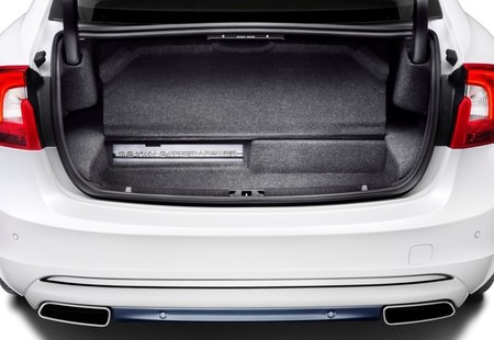 Volvo S60L Plug-in Hybrid 03