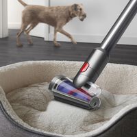 Dyson rebaja 100 euros la aspiradora sin cable potente, compacta e inteligente apta para todos los suelos