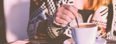 Consumir cafeína en el embarazo, incluso las cantidades que se consideran "seguras", afectaría el peso del bebé al nacer