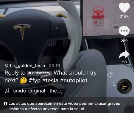 TikTok empieza a etiquetar como peligrosos los vídeos de conductores que ponen el coche a conducir por ellos