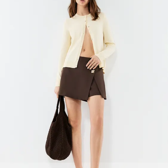 Falda pantalón botones dorados

