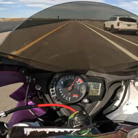 A casi 300 km/h. Un youtuber se graba haciendo el recorrido de una hora en 20 minutos