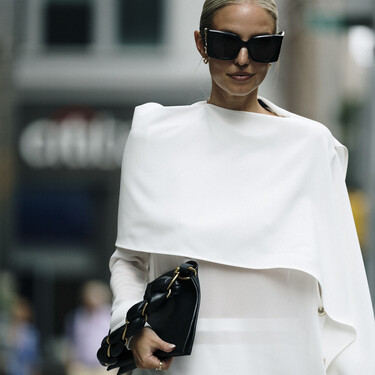 Los vestidos blancos más elegantes del verano por menos de 30 euros están en Zara, Mango, Parfois y Springfield