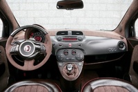 El interior del Fiat 500 Castagna