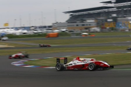 f3euro_lausitz_jules_bianchi_liderando_y_valtteri_bottas_race1.jpg