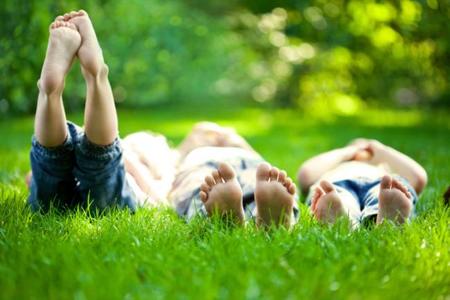 ¿Has revisado recientemente las uñas de los pies de tus hijos?