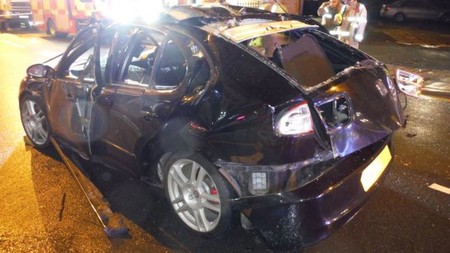 Un coche explota en Reino Unido después de que su dueño se pasara con el ambientador (y encendiera un cigarrillo)