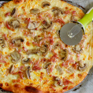 Pizza carbonara: la receta más sencilla para hacer en el horno de tu casa