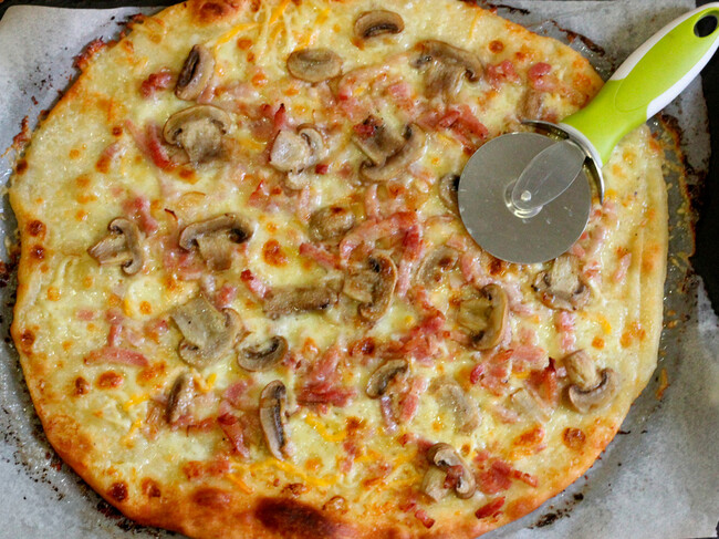 Pizza carbonara: la receta más sencilla para hacer en el horno de tu casa