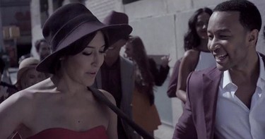 Más anuncios de "cerveza-musical": San Miguel reune al elenco más improbable en su spot para este verano