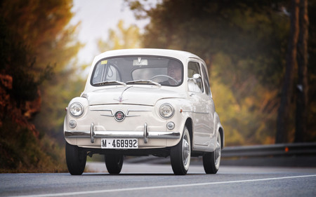 Desde un parto a bordo hasta superventas en Finlandia: desgranamos al SEAT 600 en 58 claves