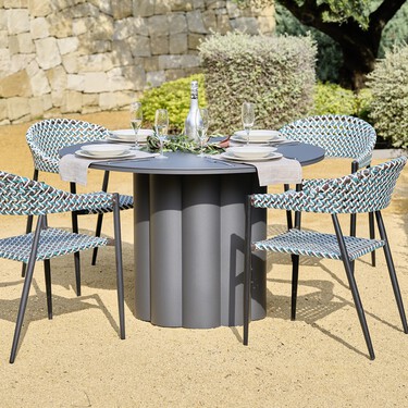 Si quieres tener una terraza bonita y diferente, aquí tienes siete conjuntos de exterior que están marcando tendencia 
