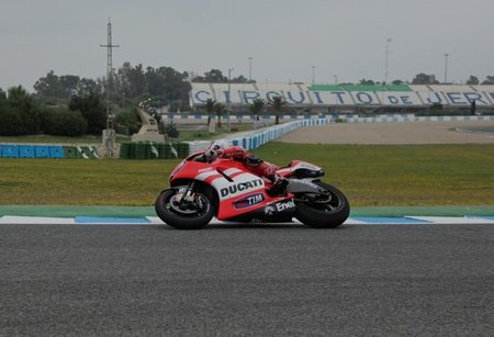nickyhayden-desmosedici-gp12-2.jpg