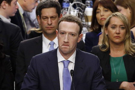 La OCU quiere que Facebook te pague 200 euros a ti y a todos los españoles por el caso de Cambridge Analytica