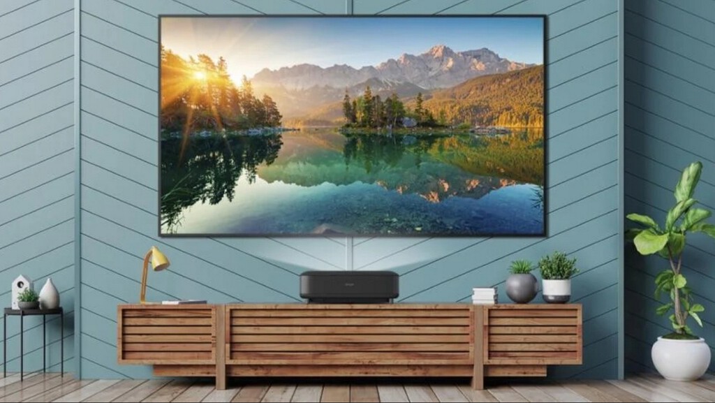 El nuevo proyector láser de Epson quiere desbancar a las Smart TV de gran tamaño: hasta 120 pulgadas con Android TV y sonido Yamaha