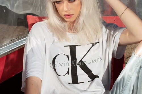 Chollos en tallas sueltas de camisetas, vestidos o chaquetas Calvin Klein, Tommy Hilfiger o Lacoste a la venta en Amazon