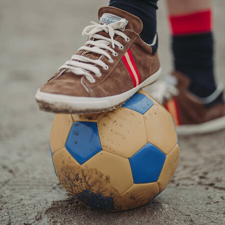 La nueva colección de El Ganso es un homenaje en clave retro a la Selección Española de fútbol que no te dejará indiferente