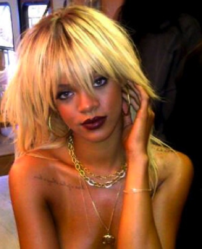 Rihanna, esa chica rubia y de pelo liso que canta...
