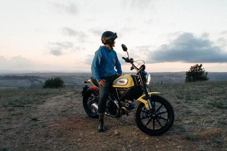 La Ducati Scrambler sale del contenedor amarillo