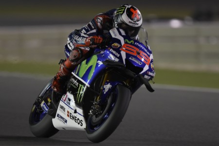 Jorge Lorenzo se apropia de la pole position, le siguen Marc Márquez (con susto) y Viñales