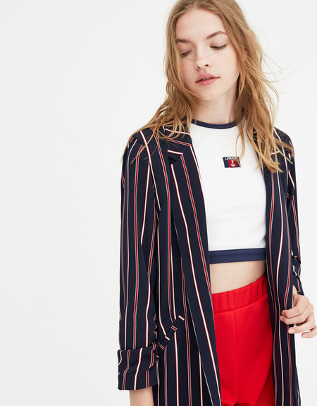 En Pull&Bear tenemos la blazer perfecta para el entretiempo por 16,09 euros