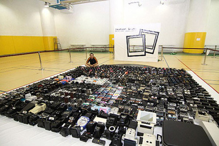 El récord Guiness del síndrome de compra compulsiva de equipo fotográfico: 4425 cámaras