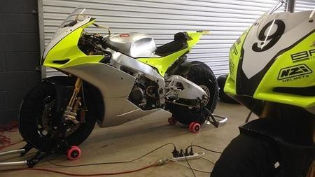 Sustraidas dos Aprilia RSV4 Factory ex Max Biaggi en Australia