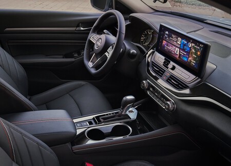 Nissan Altima 2023 1600 12