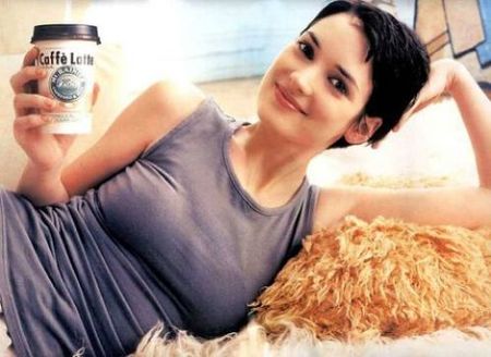 ¿Winona Ryder de nuevo larga la mano?