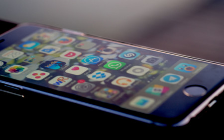 Por qué nunca eliminamos del todo una app propia de iOS y qué pasa cuando lo hacemos