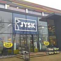 Jysk liquida la mesa escritorio luminosa y con almacenaje perfecta para estudiar o teletrabajar por 50 euros